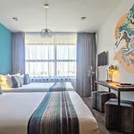 Teleport - Free Parking Hotel