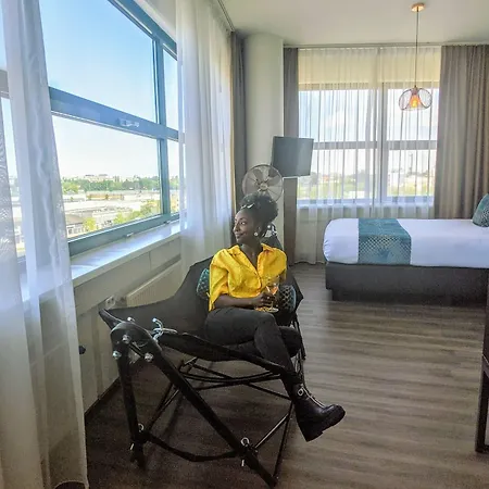 Teleport Hotel