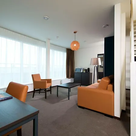 Teleport Hotel