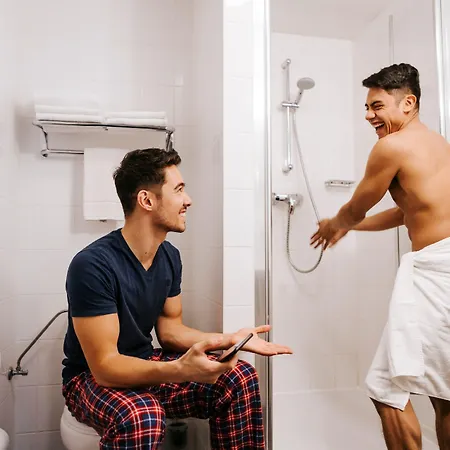 Teleport - Free Parking Hotel