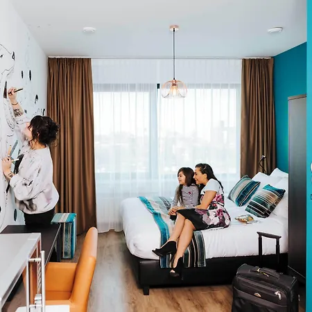 Teleport - Free Parking Hotel