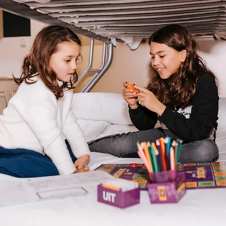 Teleport - Free Parking Hotel