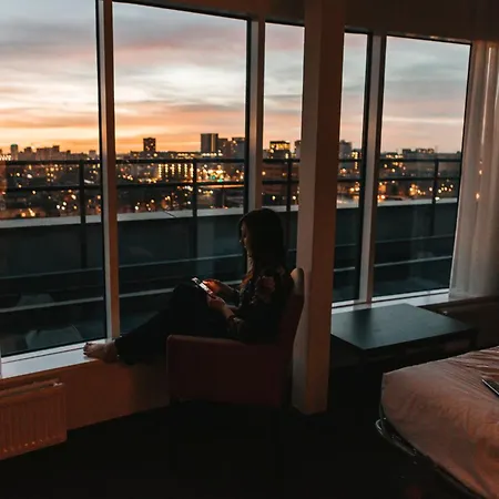 Teleport - Free Parking Hotel