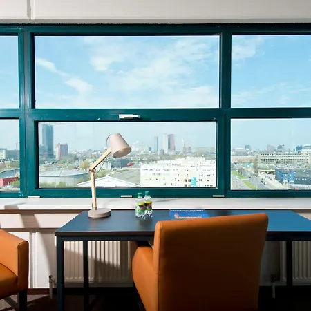 Teleport - Free Parking Hotel