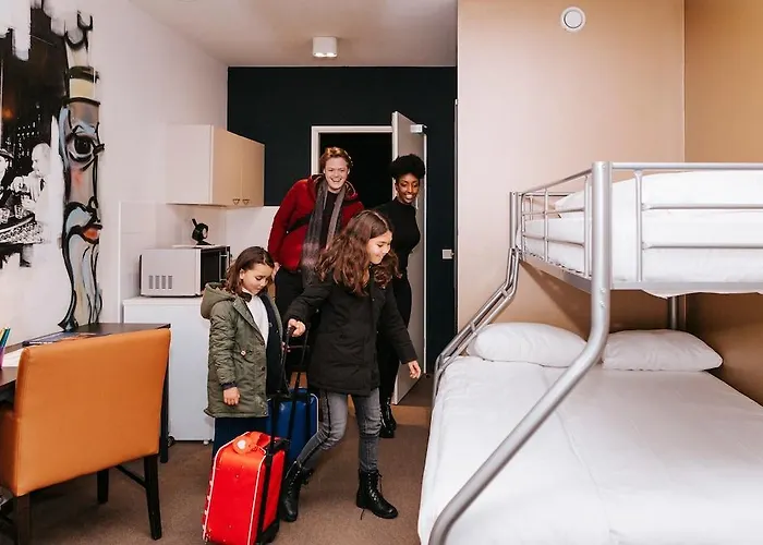 Teleport - Free Parking Hotel