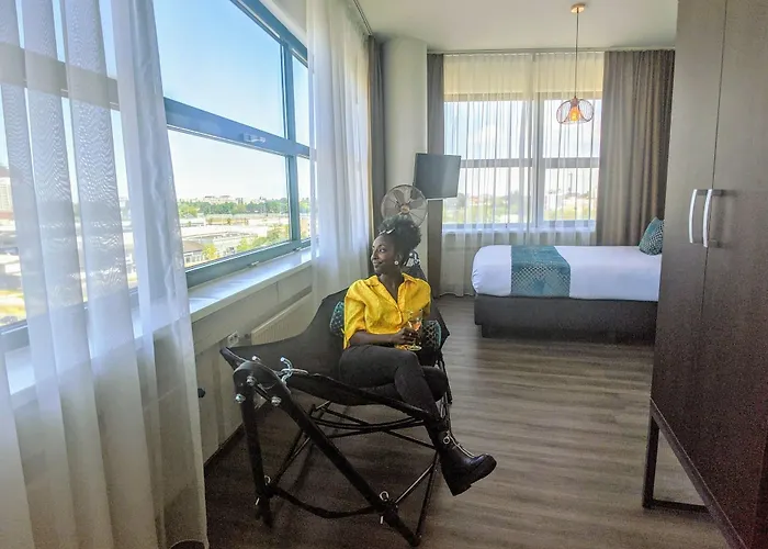 Teleport - Free Parking Hotell